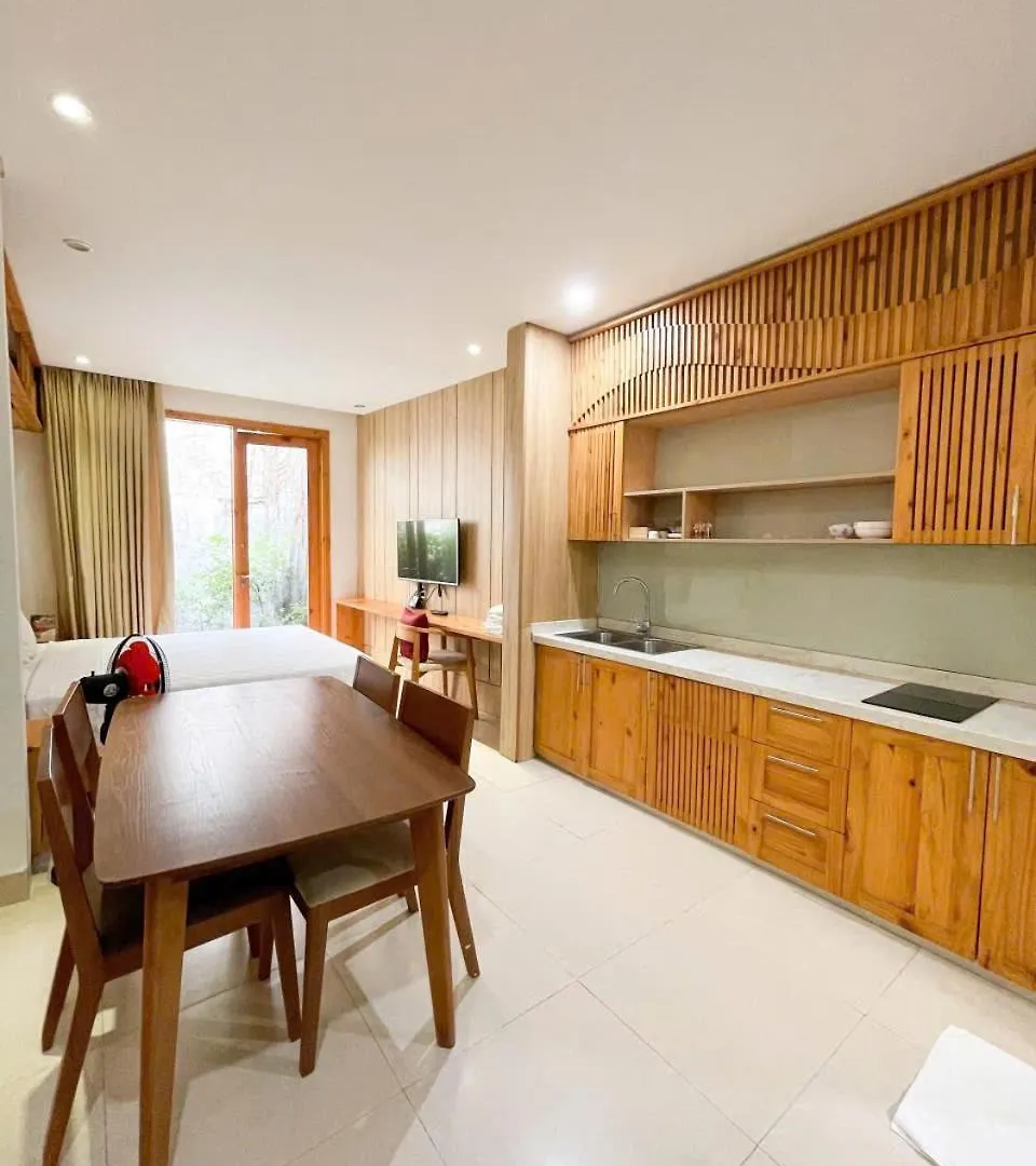 Hotel Carol House Da Nang Beach