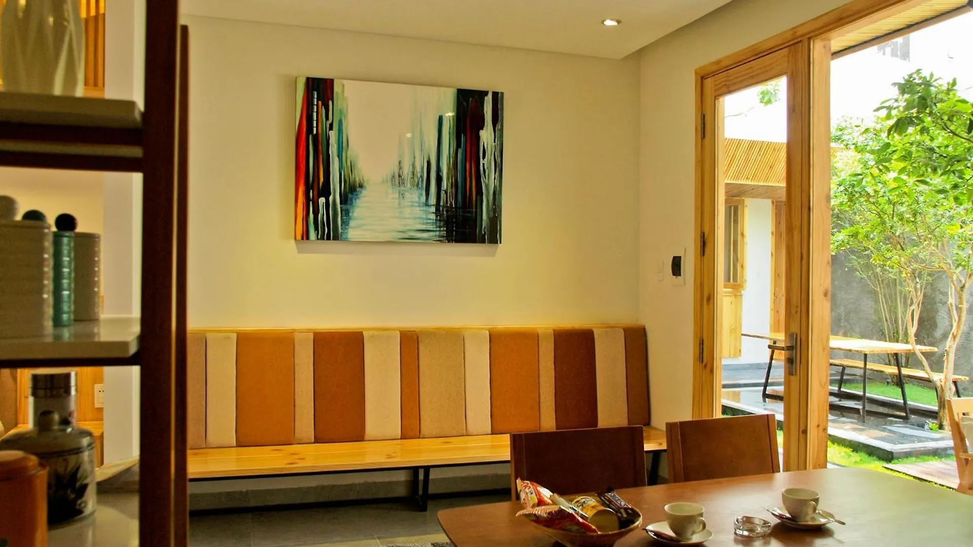 Hotel Carol House Da Nang Beach