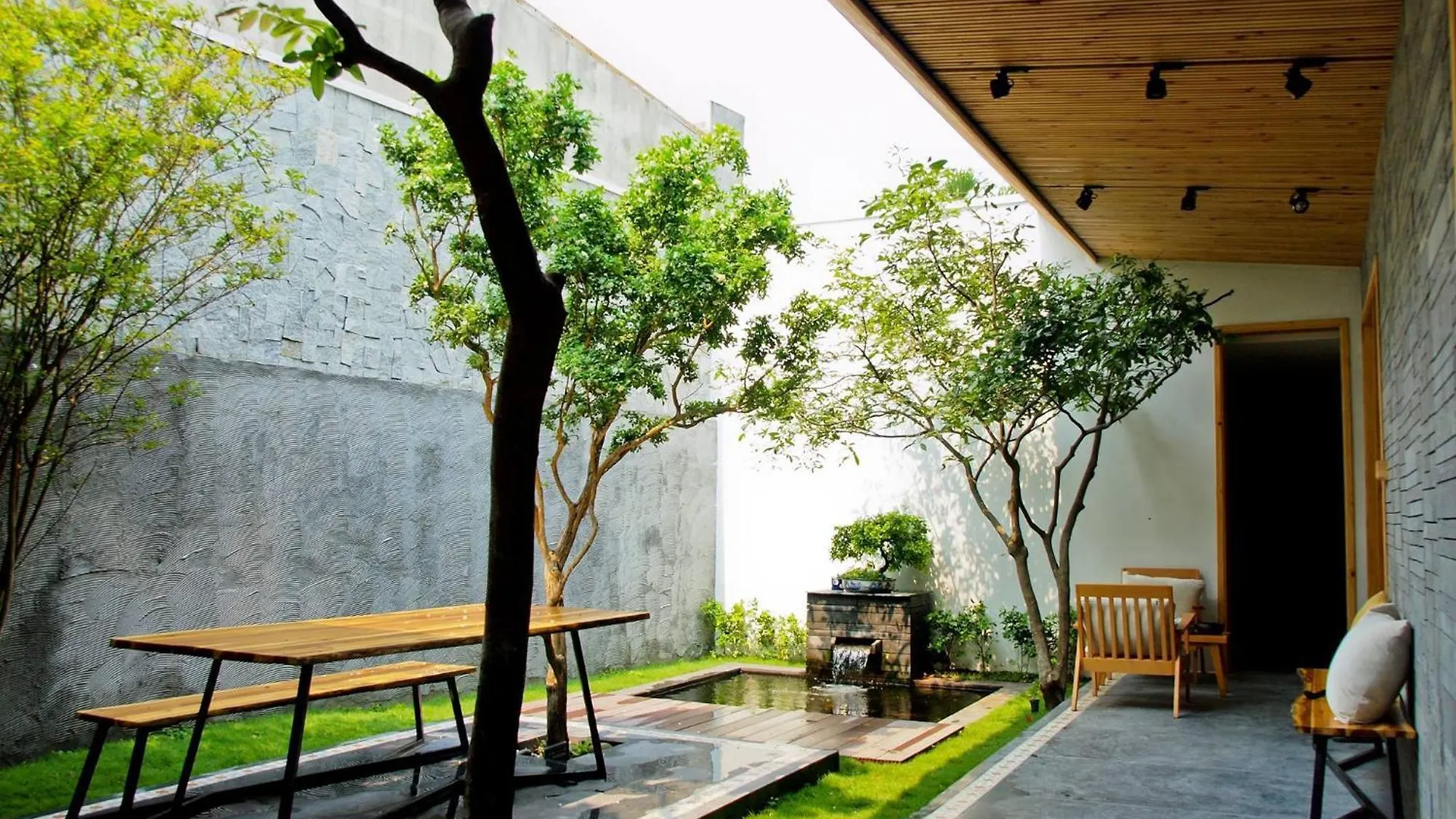 Carol House Da Nang Beach 3*,  Vietnam