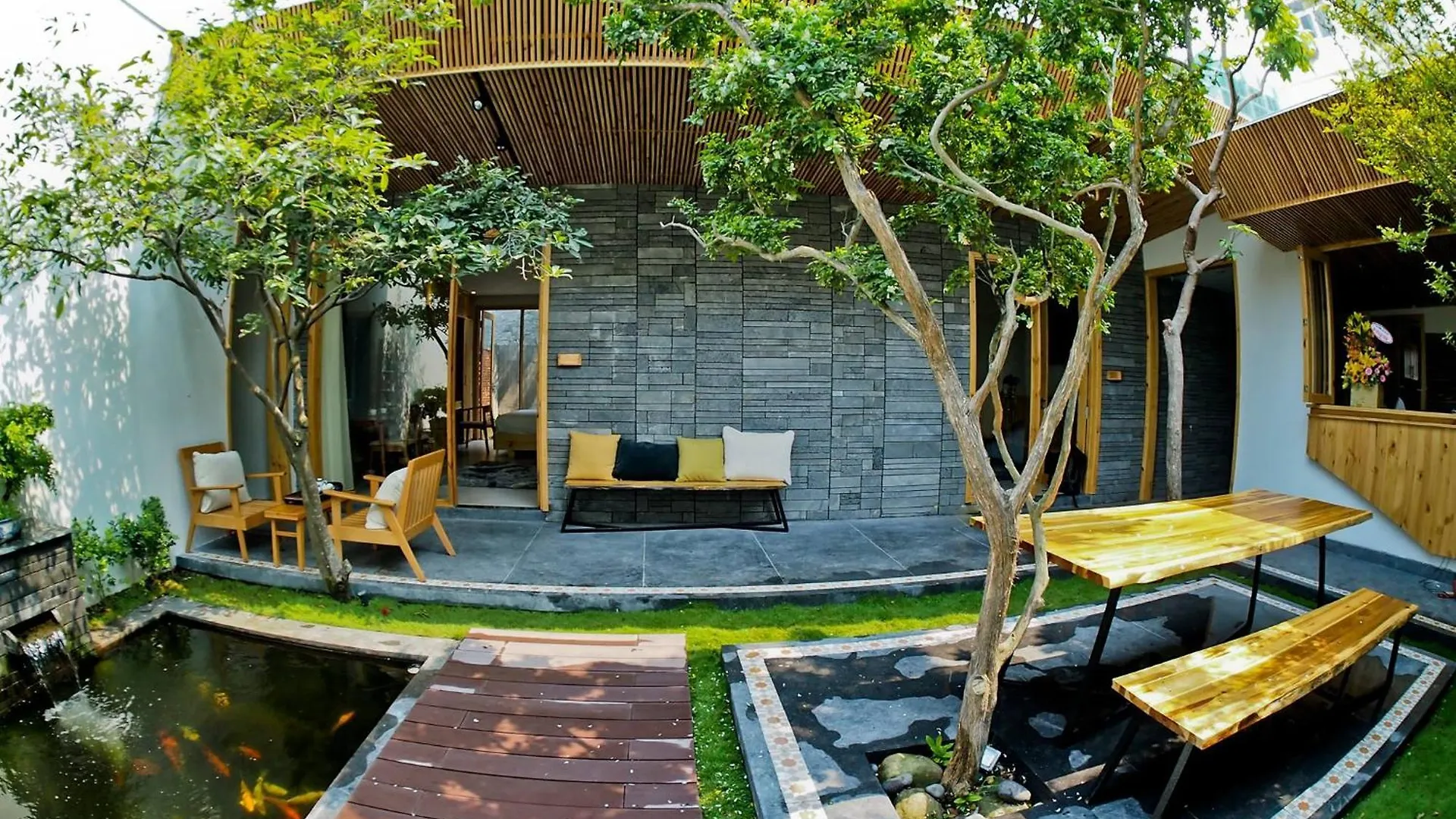 *** Hotel Carol House Da Nang Beach Vietnam