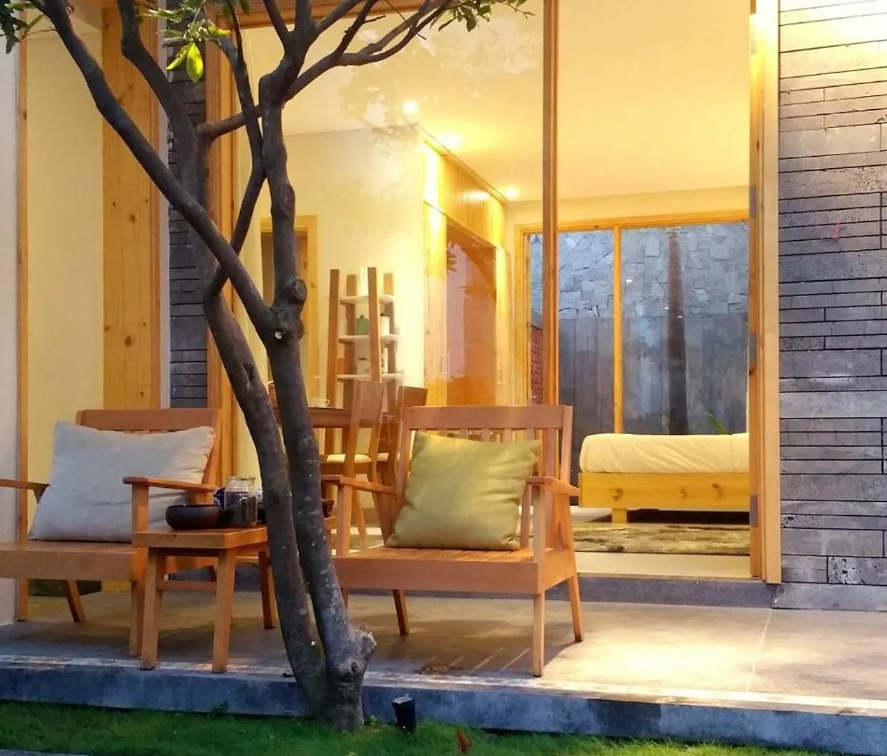 Carol House Da Nang Beach Hotel