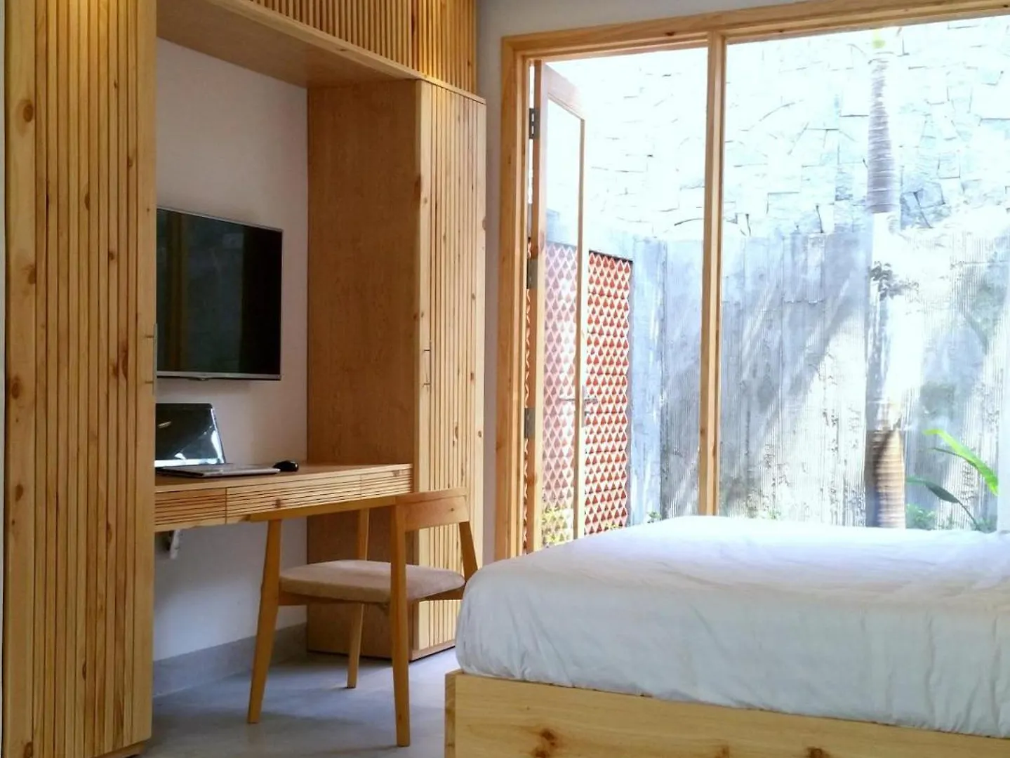 Carol House Da Nang Beach Hotel