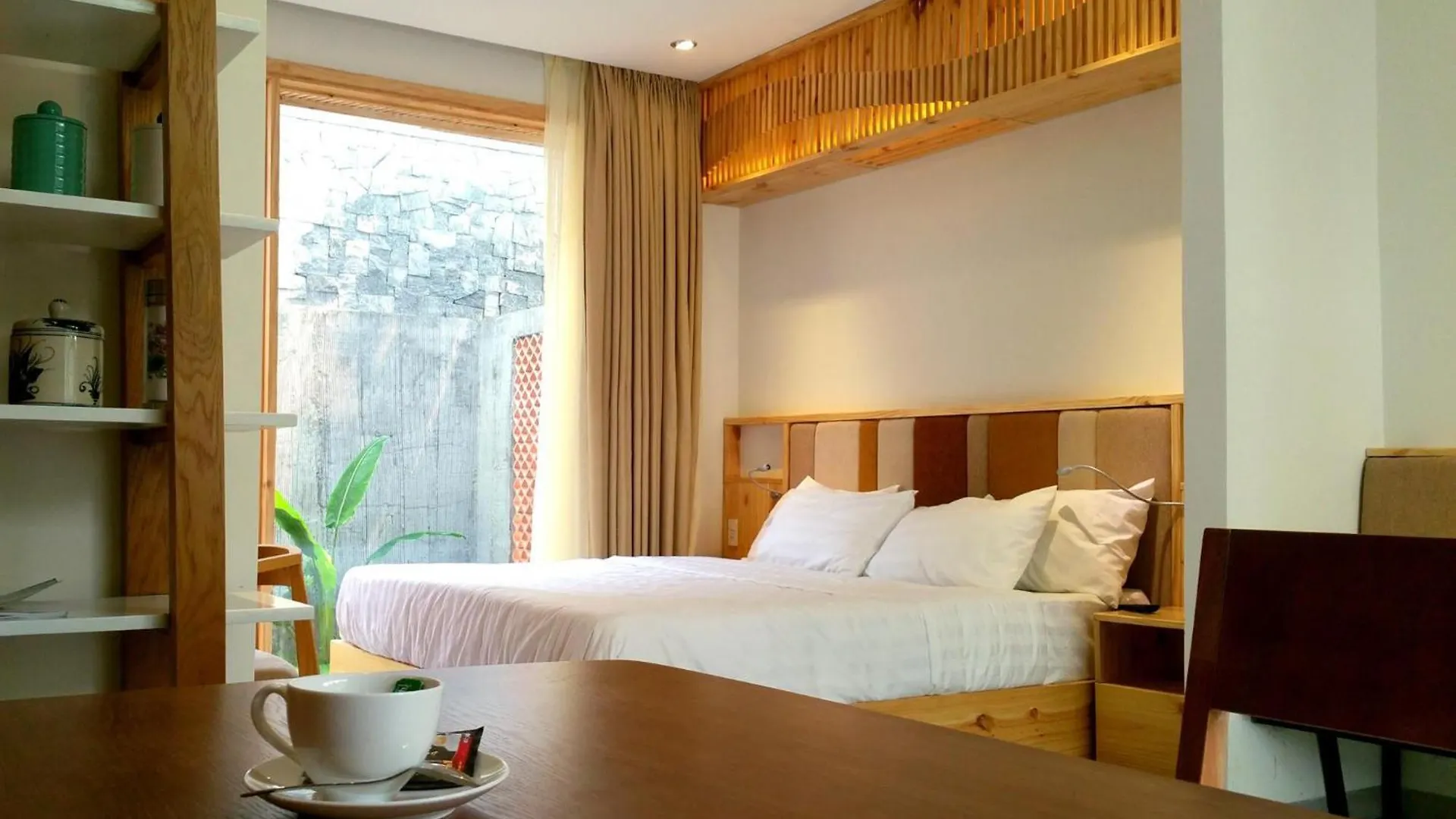 Hotel Carol House Da Nang Beach
