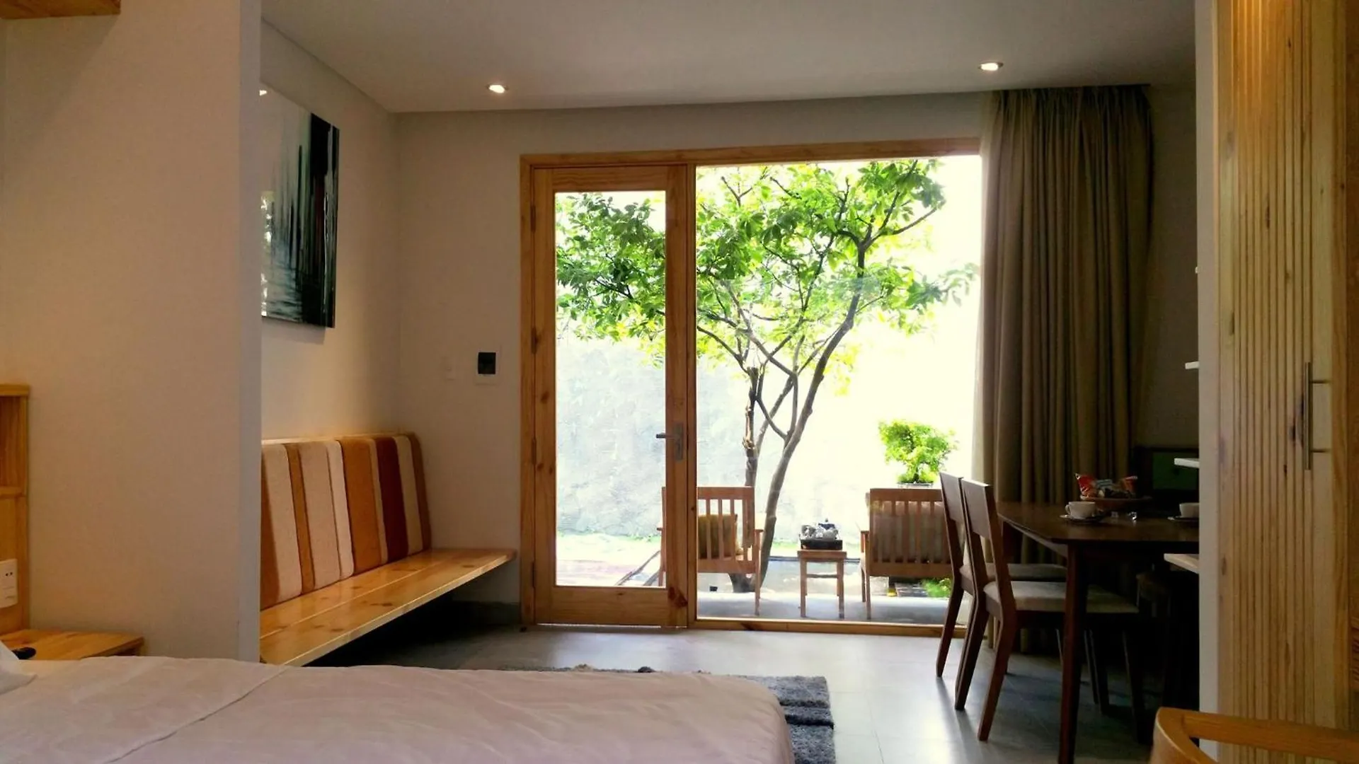 Carol House Da Nang Beach Hotel